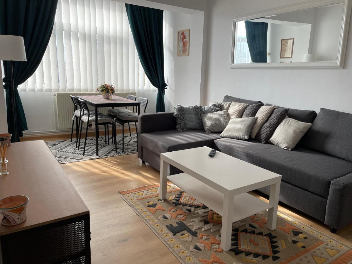 Apartament Cina Husi Kültér fotó