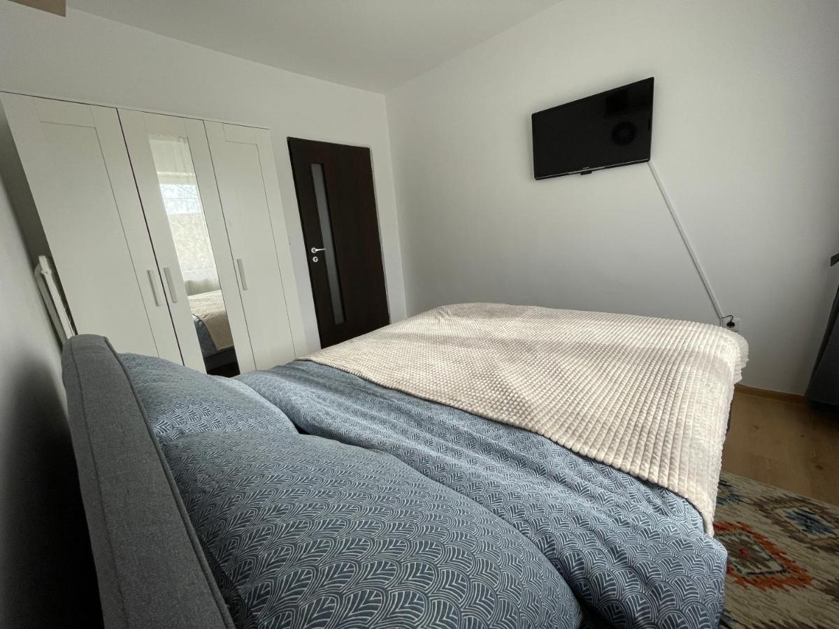 Apartament Cina Husi Kültér fotó