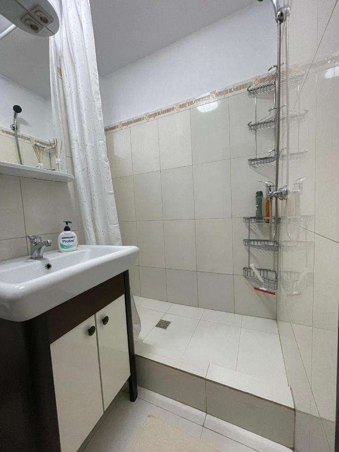 Apartament Cina Husi Kültér fotó