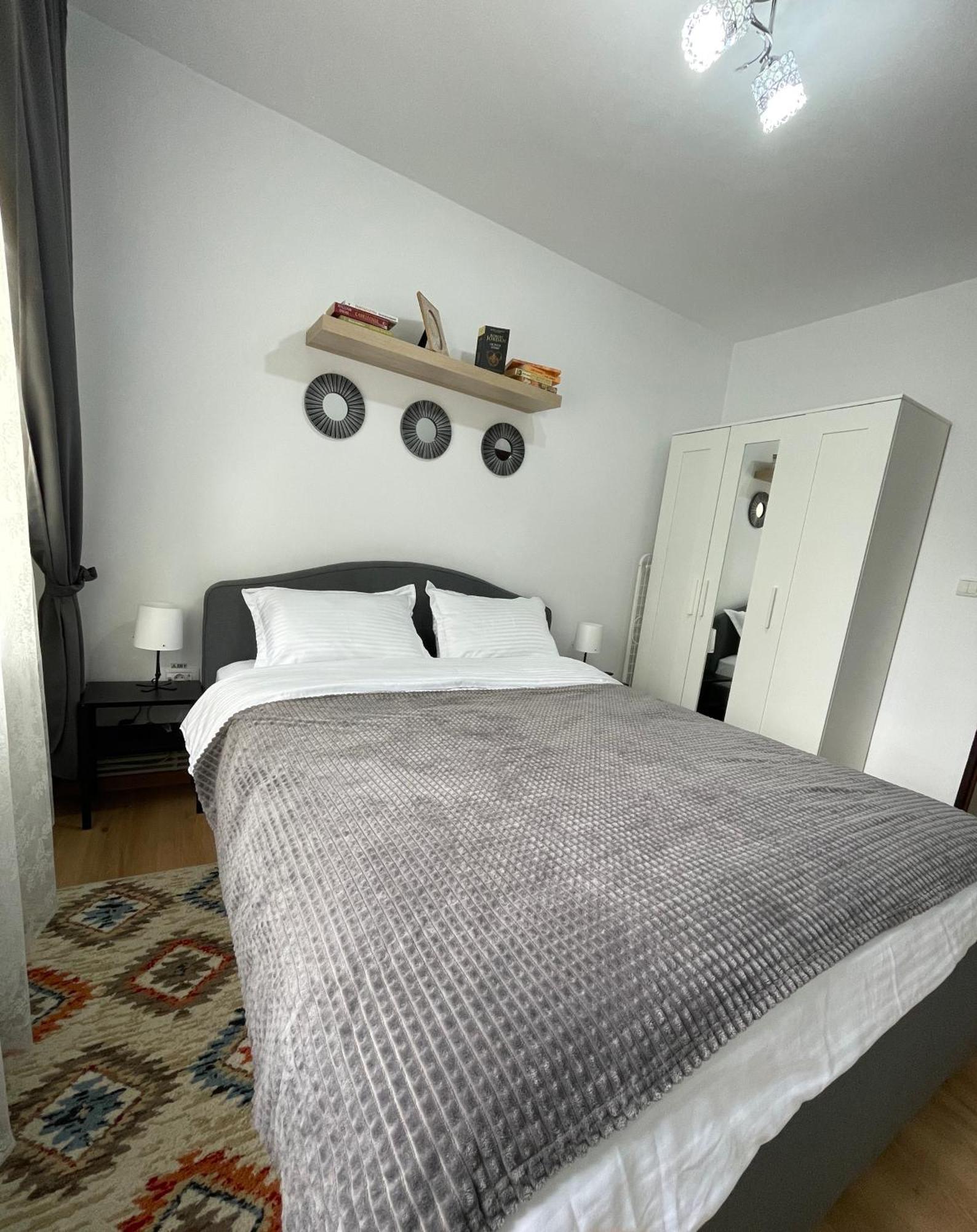 Apartament Cina Husi Kültér fotó